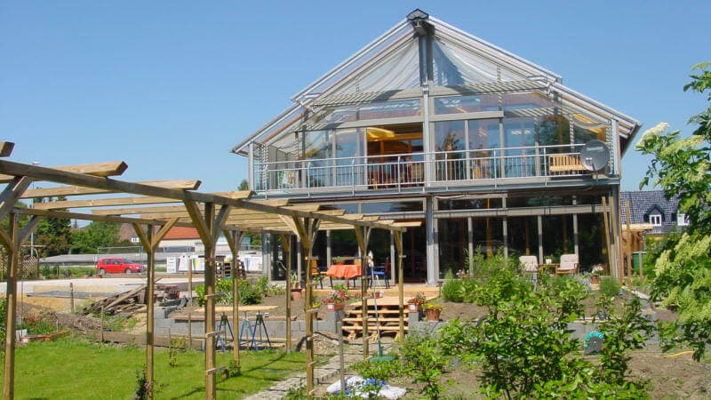 Haus aus Glas, Stahl und Holz